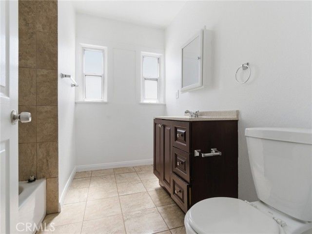 2042 W 75th Street, Los Angeles, CA 90047