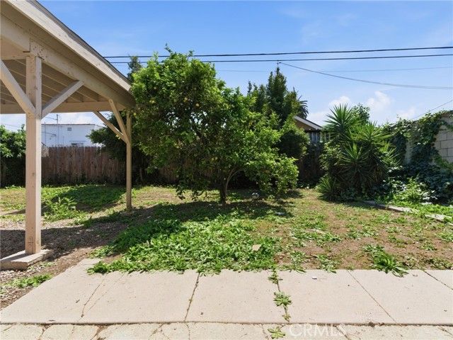 2042 W 75th Street, Los Angeles, CA 90047