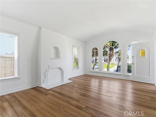 2042 W 75th Street, Los Angeles, CA 90047