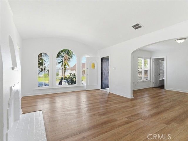 2042 W 75th Street, Los Angeles, CA 90047