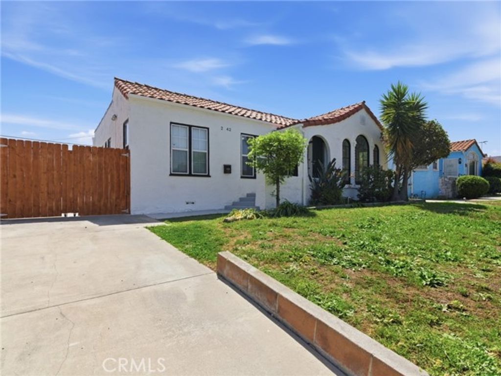 2042 W 75th Street, Los Angeles, CA 90047