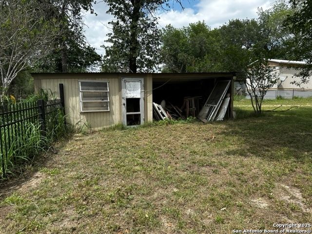 145 Highland Rd, Poteet, TX 78065