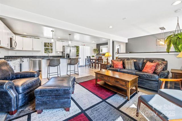 627 Delaware Lane, Hendersonville, NC 28791