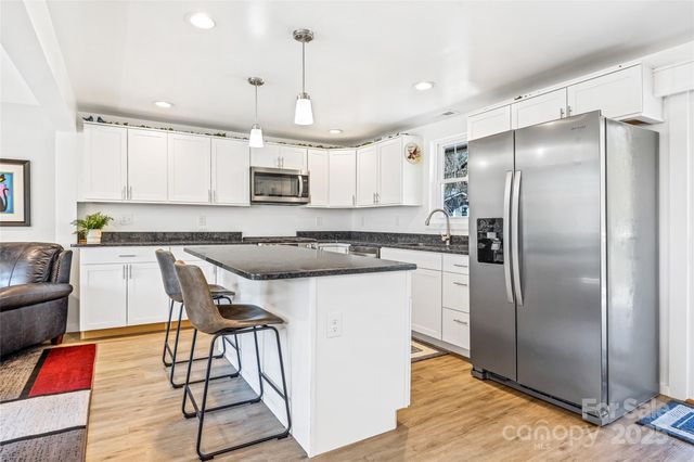 627 Delaware Lane, Hendersonville, NC 28791