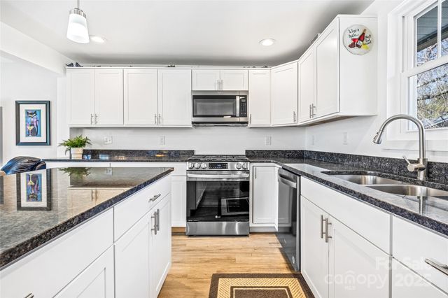 627 Delaware Lane, Hendersonville, NC 28791