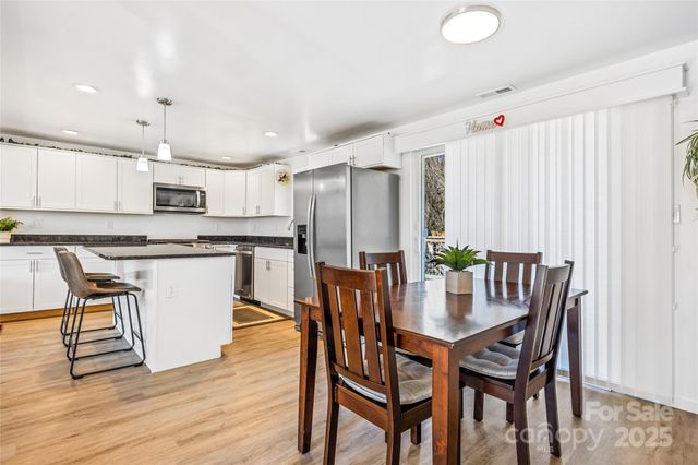 627 Delaware Lane, Hendersonville, NC 28791