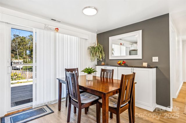 627 Delaware Lane, Hendersonville, NC 28791