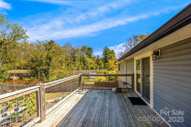 627 Delaware Lane, Hendersonville, NC 28791