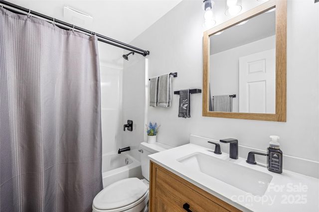 627 Delaware Lane, Hendersonville, NC 28791