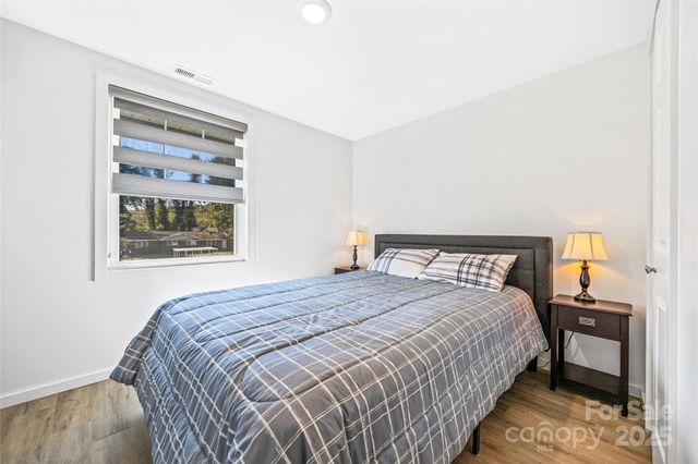 627 Delaware Lane, Hendersonville, NC 28791