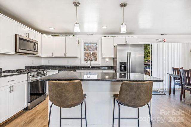 627 Delaware Lane, Hendersonville, NC 28791