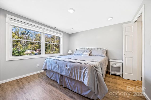 627 Delaware Lane, Hendersonville, NC 28791