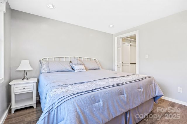 627 Delaware Lane, Hendersonville, NC 28791