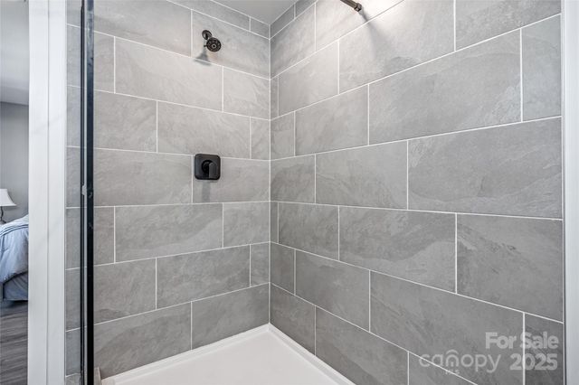 627 Delaware Lane, Hendersonville, NC 28791