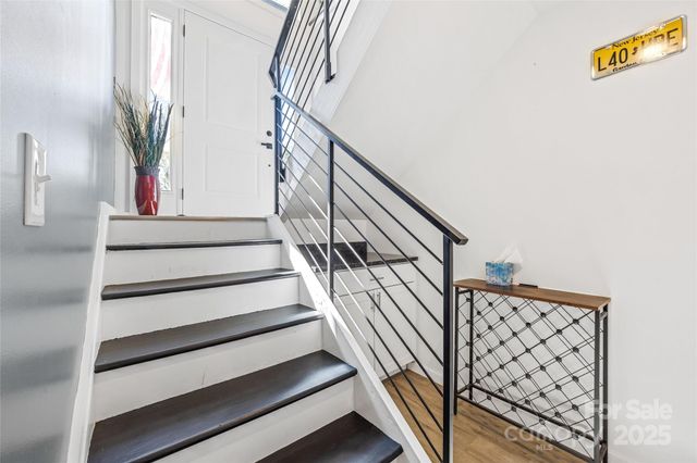 627 Delaware Lane, Hendersonville, NC 28791