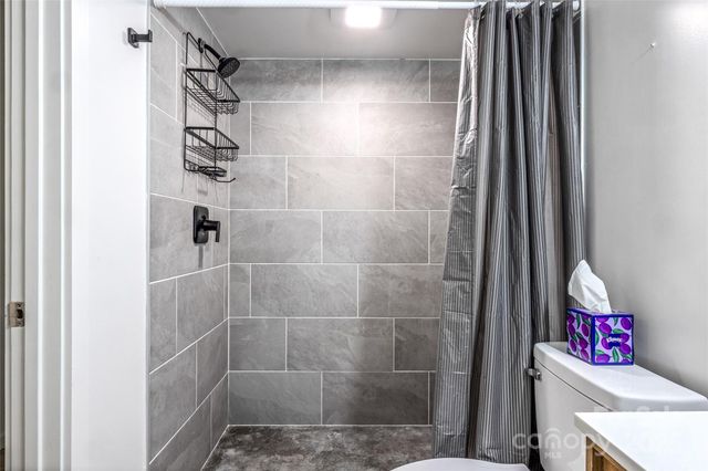 627 Delaware Lane, Hendersonville, NC 28791