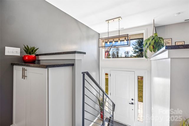 627 Delaware Lane, Hendersonville, NC 28791