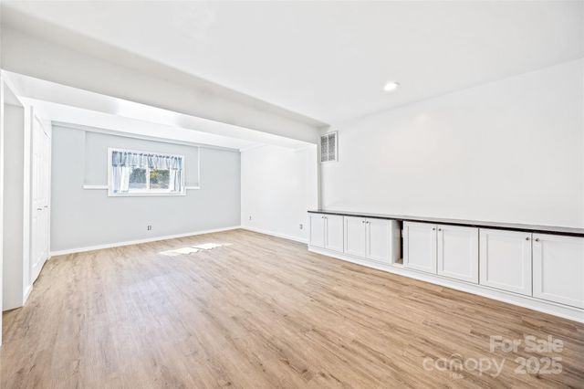 627 Delaware Lane, Hendersonville, NC 28791