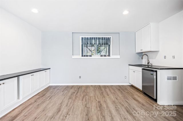 627 Delaware Lane, Hendersonville, NC 28791