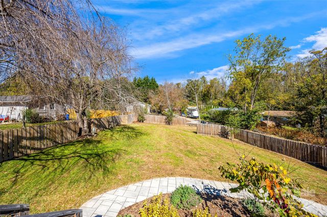 627 Delaware Lane, Hendersonville, NC 28791