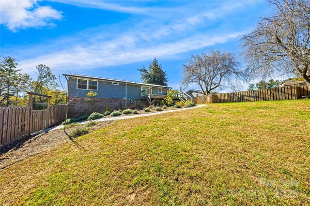 627 Delaware Lane, Hendersonville, NC 28791