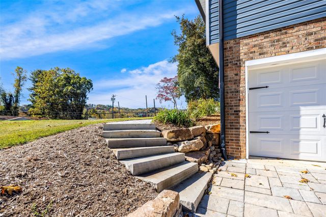 627 Delaware Lane, Hendersonville, NC 28791