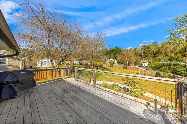 627 Delaware Lane, Hendersonville, NC 28791