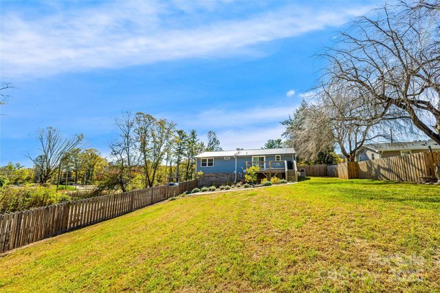 627 Delaware Lane, Hendersonville, NC 28791