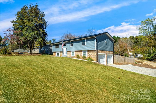 627 Delaware Lane, Hendersonville, NC 28791