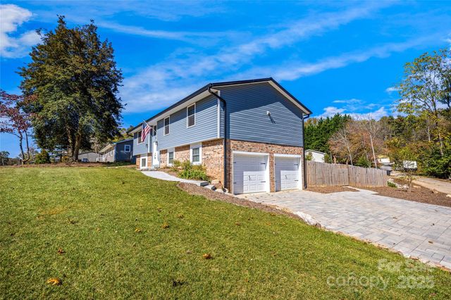 627 Delaware Lane, Hendersonville, NC 28791