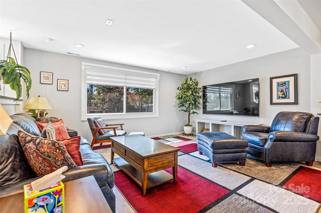 627 Delaware Lane, Hendersonville, NC 28791