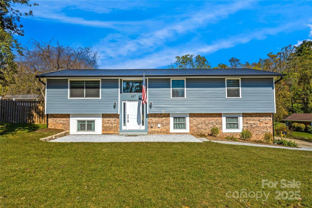 627 Delaware Lane, Hendersonville, NC 28791