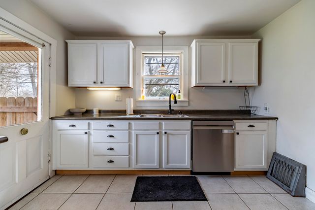 705 Institute Street, Valparaiso, IN 46383