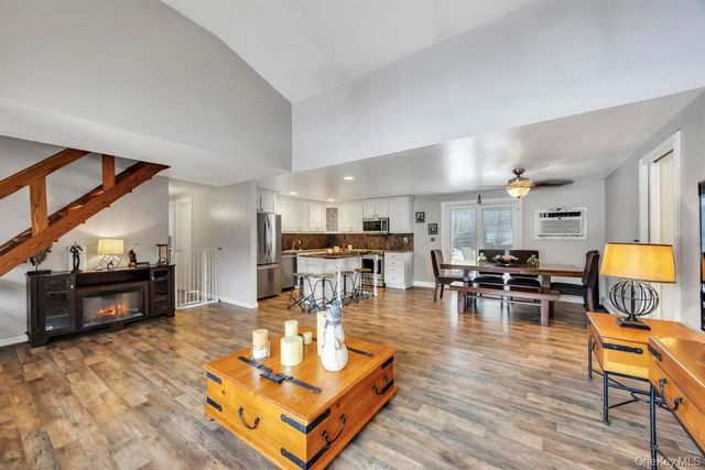 60 White Pine Way, Medford, NY 11763