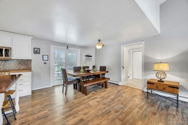 60 White Pine Way, Medford, NY 11763