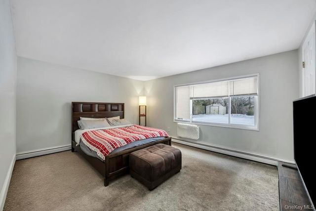 60 White Pine Way, Medford, NY 11763