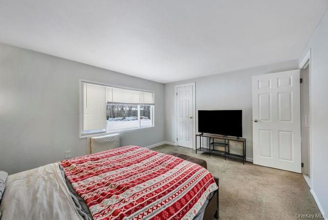 60 White Pine Way, Medford, NY 11763