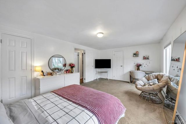 60 White Pine Way, Medford, NY 11763