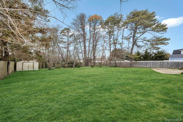 60 White Pine Way, Medford, NY 11763