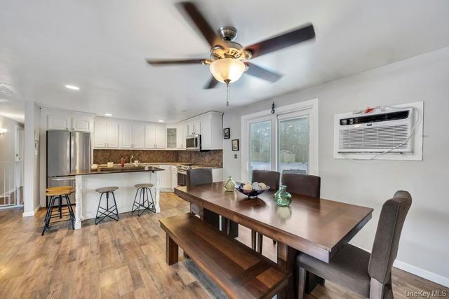 60 White Pine Way, Medford, NY 11763