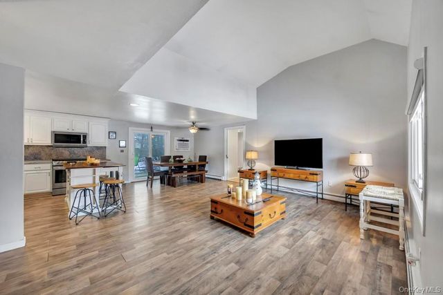 60 White Pine Way, Medford, NY 11763