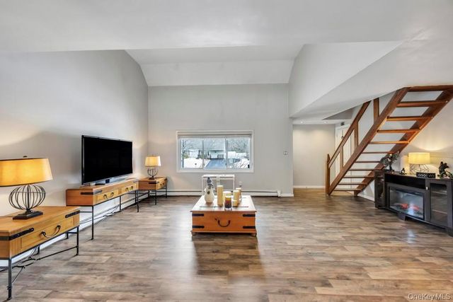 60 White Pine Way, Medford, NY 11763