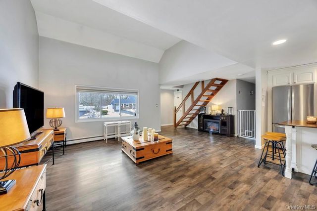 60 White Pine Way, Medford, NY 11763