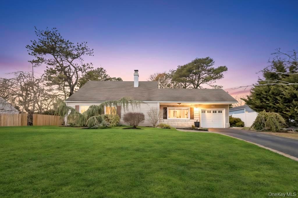 60 White Pine Way, Medford, NY 11763