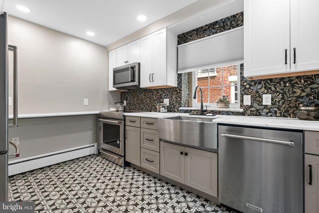 28 W 2ND ST, Boyertown, PA 19512