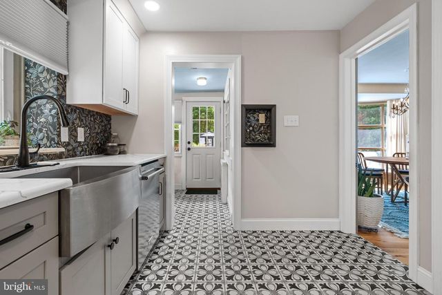 28 W 2ND ST, Boyertown, PA 19512