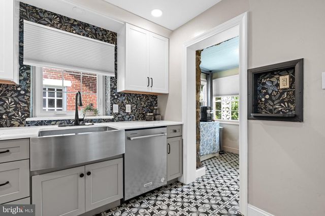 28 W 2ND ST, Boyertown, PA 19512
