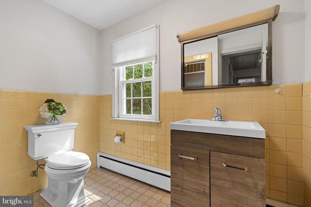 28 W 2ND ST, Boyertown, PA 19512