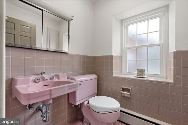28 W 2ND ST, Boyertown, PA 19512