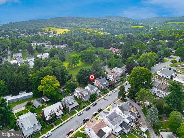 28 W 2ND ST, Boyertown, PA 19512